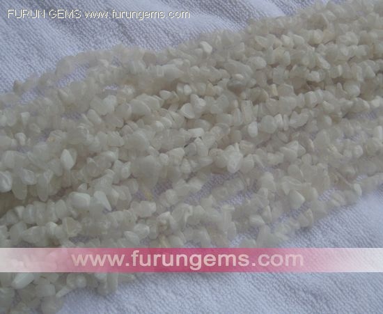 white jade chips 5-7mm